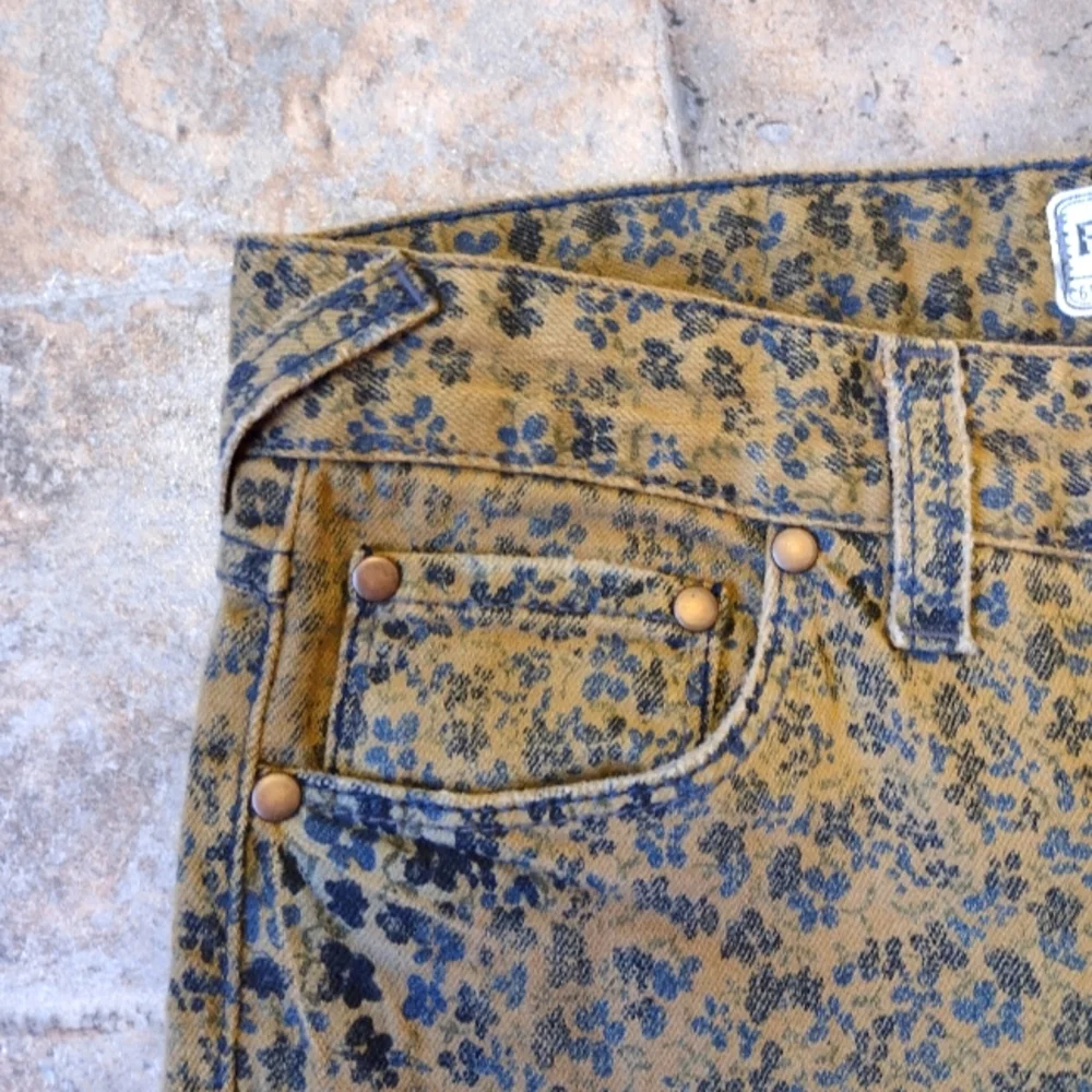 Free People mustard blue floral skinny jeans size 26